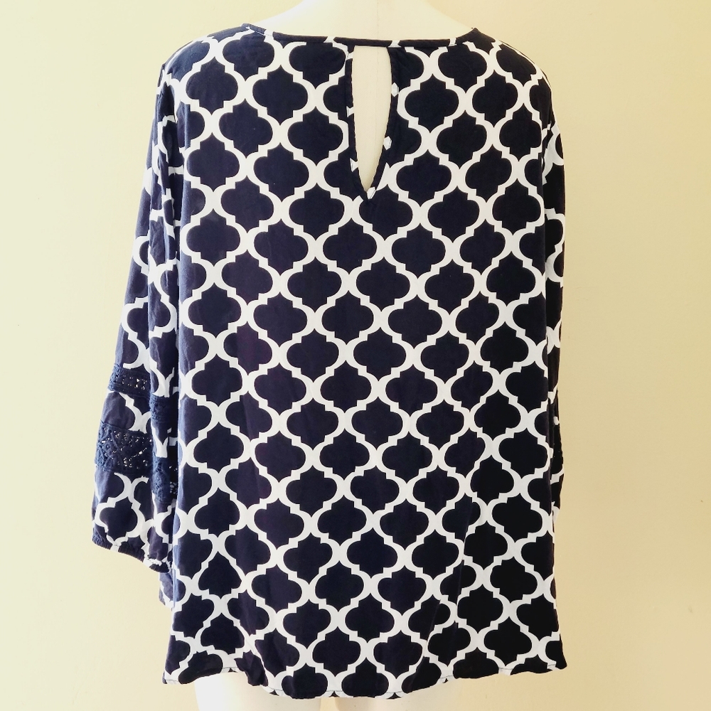 Crown & Ivy navy geo peasant blouse size xxl - Picture 6 of 9